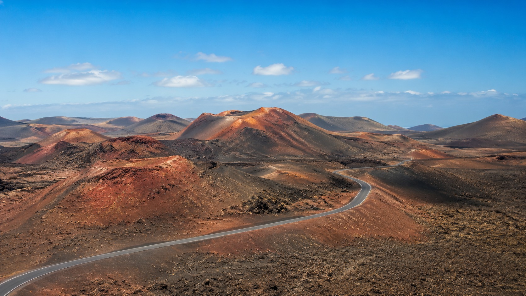 Timanfayas marsliknande vulkanlandskap på Lanzarote